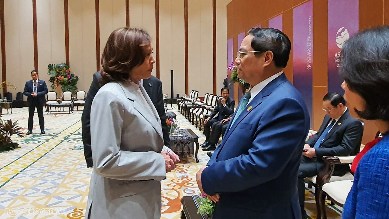 ASEAN-43: Thủ tướng Phạm Minh Chính gặp Phó Tổng thống Hoa Kỳ Kamala Harris