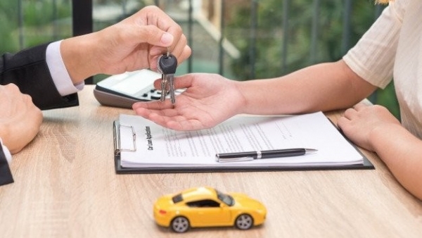 Hợp đồng mua bán xe của cá nhân có cần công chứng không?