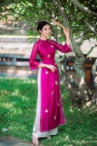 Hoa hậu Ngọc Hân thực hiện bộ ảnh áo dài rực rỡ sắc màu nhân chuyến du lịch cố đô Huế