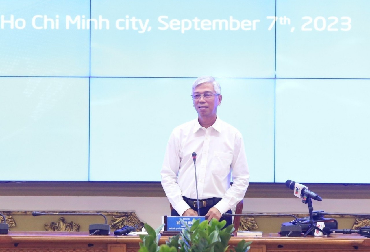 Ông Võ Văn Hoan, Phó Chủ tịch UBND TP Hồ Chí Minh chủ trì buổi họp báo. (Nguồn: TTXVN)