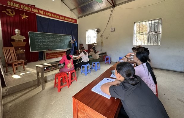 Illiteracy eradication pushed ahead in Vietnam | Society | Vietnam+ (VietnamPlus)