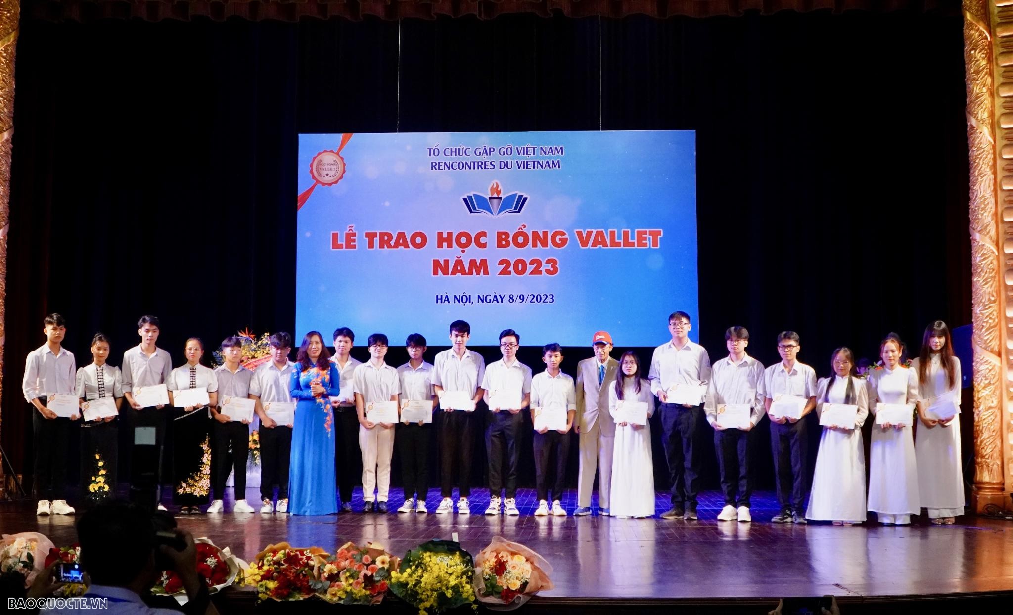 Khích lệ tinh thần yêu khoa học của học sinh, sinh viên và các nhà nghiên cứu trẻ của Việt Nam