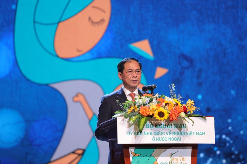 Bộ trưởng Ngoại giao Bùi Thanh Sơn: Việc giữ gìn và phát huy tiếng Việt là nhiệm vụ quan trọng, có ý nghĩa thực tiễn, giá trị khoa học và nhân văn sâu