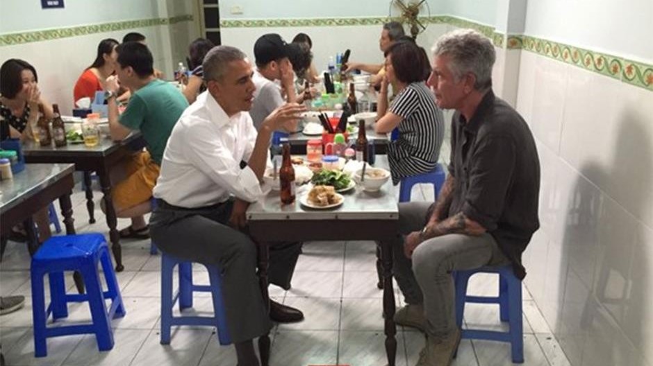 Tổng thống Mỹ thưởng thức món ăn gì trong chuyến công du?