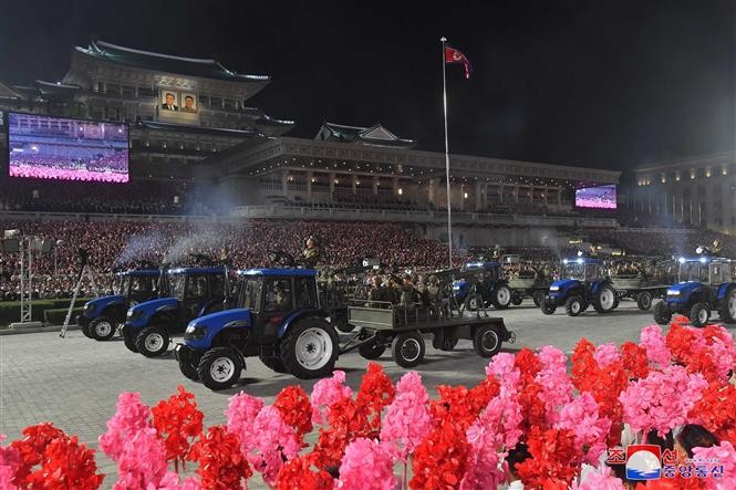 Hình ảnh Lễ duyệt binh trong đêm của lực lượng bán quân sự Triều Tiên