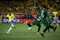 Trở thành cầu thủ ghi bàn nhiều nhất cho đội tuyển Brazil, Neymar nhận mưa lời khen từ người hâm mộ