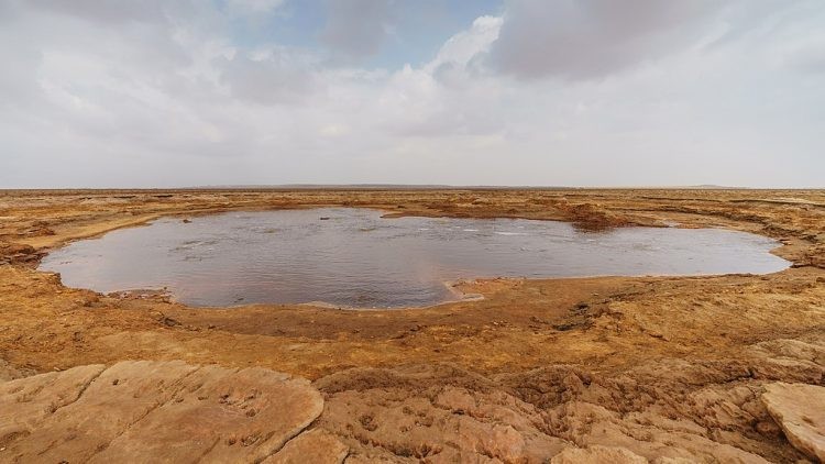 Hồ nước 'sát thủ' mặn nhất thế giới, chim chóc không thể sống khi bay sát mặt hồ