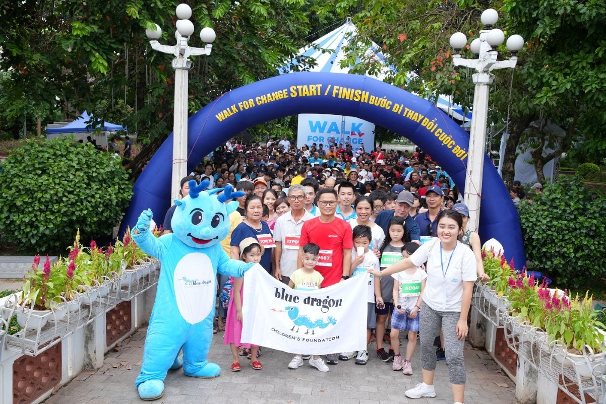 Hơn 500 người tham gia giải đi bộ gây quỹ Blue Dragon Marathon Walk 2023