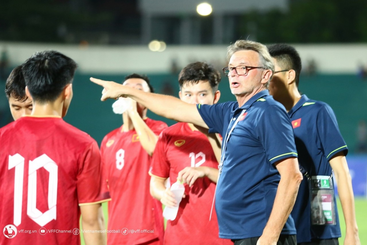 U23 Việt Nam lập kỳ tích, đội đầu tiên vào VCK U23 châu Á 2024, báo Trung Quốc ca ngợi HLV Troussier
