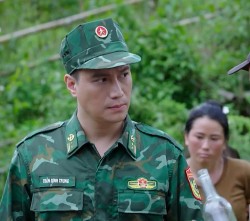 Cuộc chiến không giới tuyến tập 1: Trung (Việt Anh) gặp khó ở địa bàn mới...