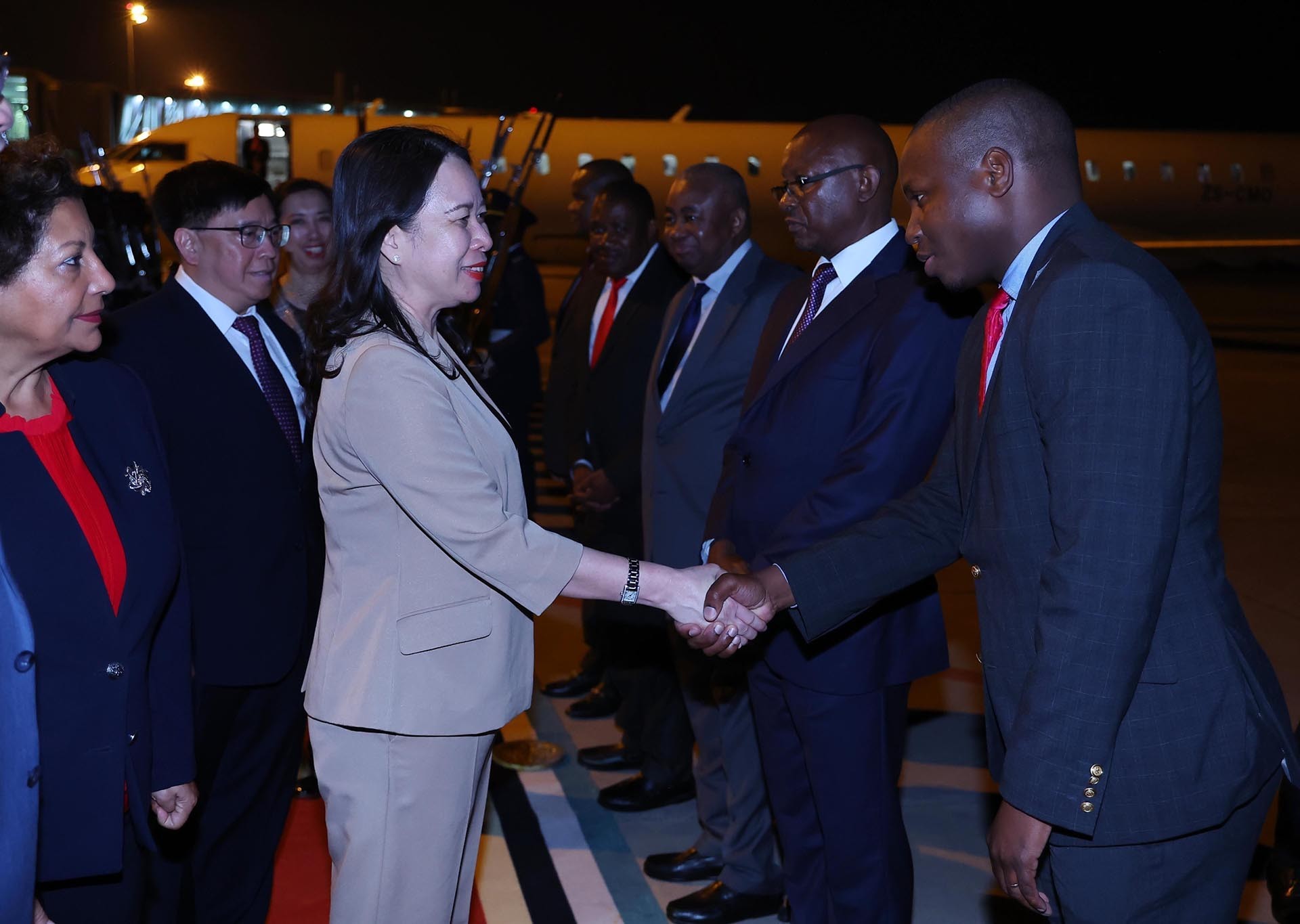 Lễ đón Phó Chủ tịch nước Võ Thị Ánh Xuân và đoàn tại sân bay quốc tế Maputo. (Nguồn: TTXVN)