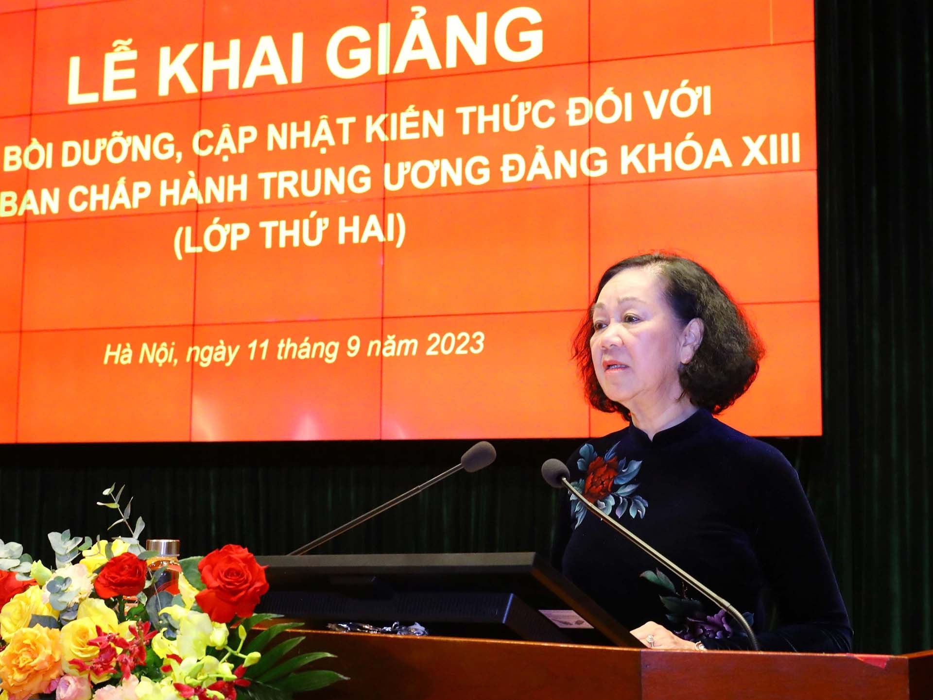 Đồng chí Trương Thị Mai phát biểu chỉ đạo và khai giảng lớp học. (Nguồn: TTXVN)