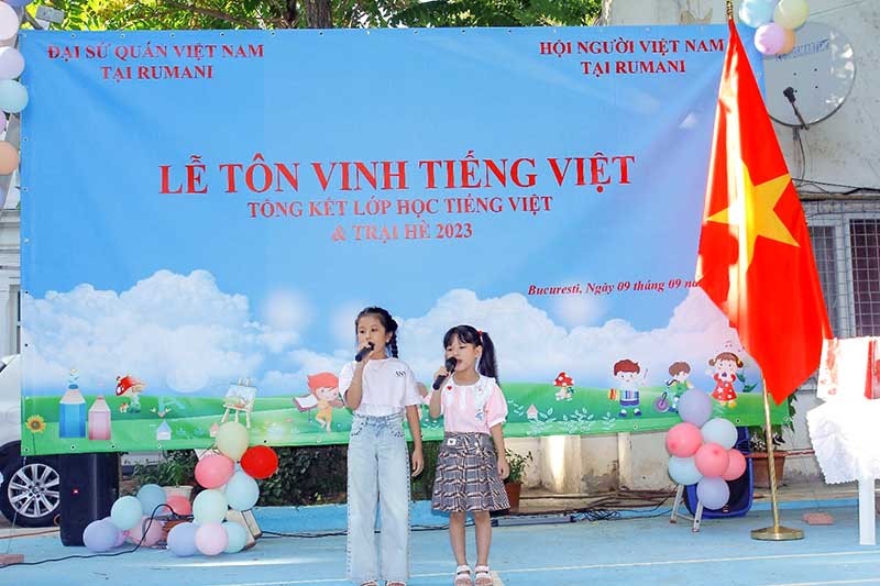 Gìn giữ tiếng việt trong cộng đồng người Việt Nam tại Romania