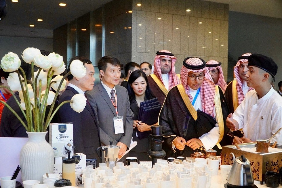 Vietnam, Saudi Arabia promote stronger trade, investment ties