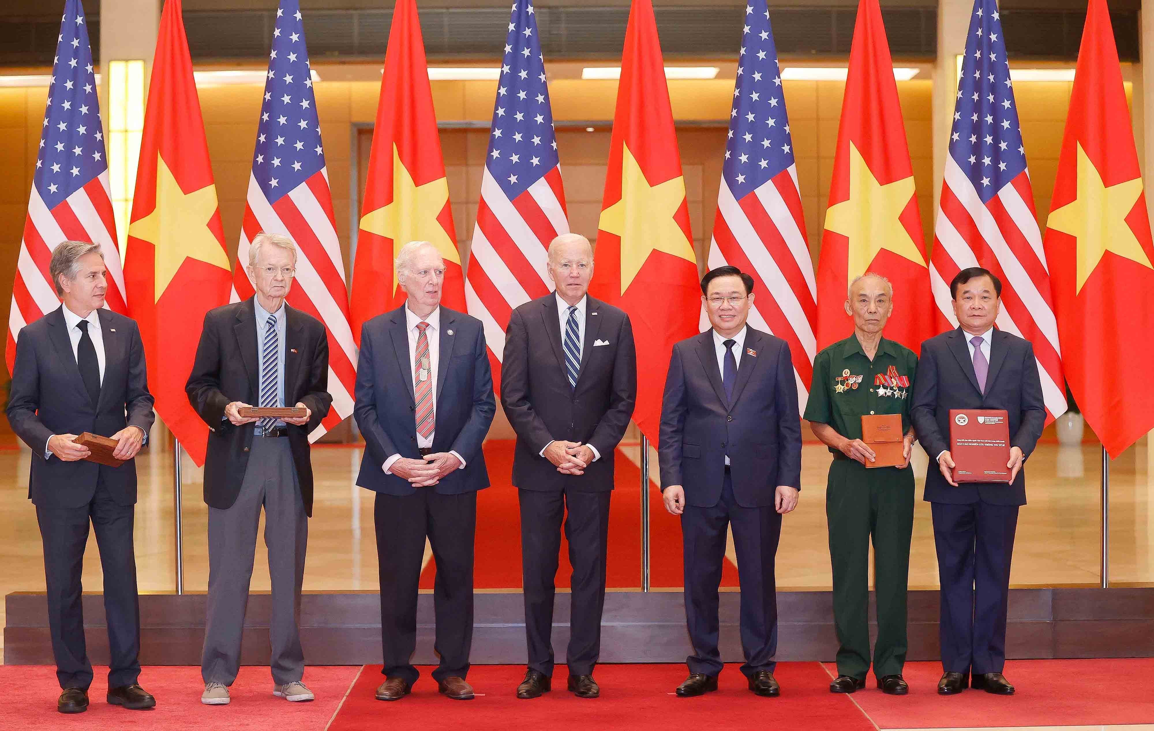 Hai ngày ở Việt Nam của Tổng thống Hoa Kỳ Joe Biden Hai ngày thăm cấp Nhà nước Việt Nam của Tổng thống Hoa Kỳ Joe Biden qua ảnh