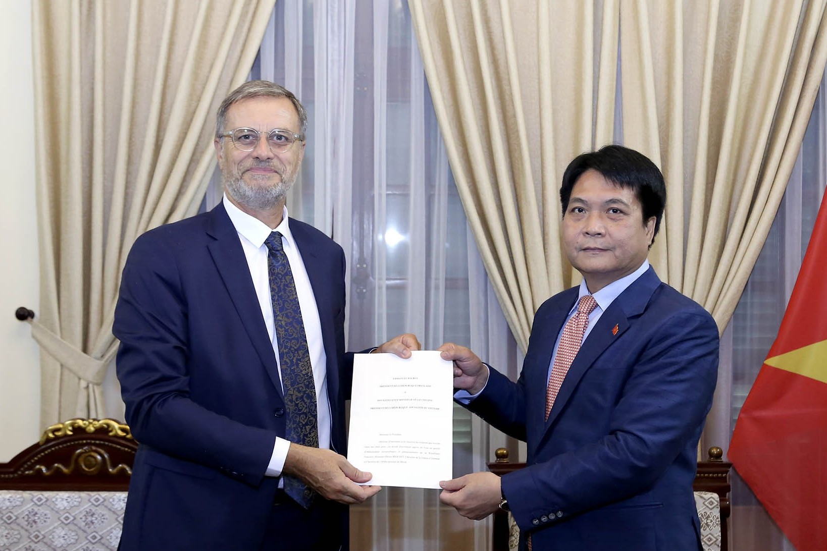 Tiếp nhận bản sao Thư ủy nhiệm bổ nhiệm Đại sứ Pháp và Kazakhstan tại Việt Nam