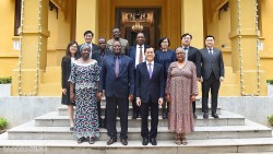 Thứ trưởng Ngoại giao Hà Kim Ngọc tiếp Đoàn Ủy ban Đối ngoại, Quốc phòng và An ninh Quốc hội Namibia