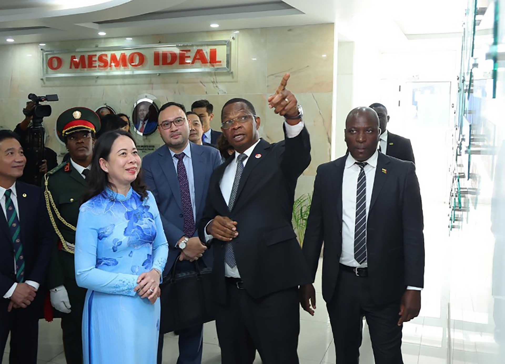 Phó Chủ tịch nước Võ Thị Ánh Xuân thăm trụ sở Đảng FRELIMO. (Nguồn: TTXVN)