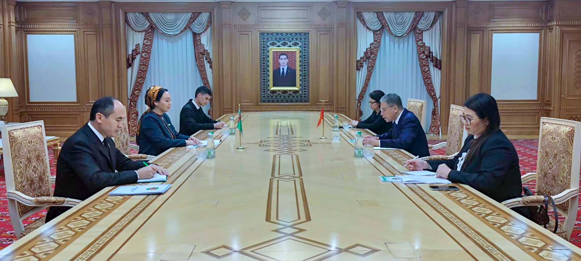 Chủ tịch Quốc hội Turkmenistan Gulmanova Dunyagozel tiếp Đại sứ Đặng Minh Khôi. (Nguồn: Phòng Chính trị,  ĐSQ Việt Nam tại LB Nga)