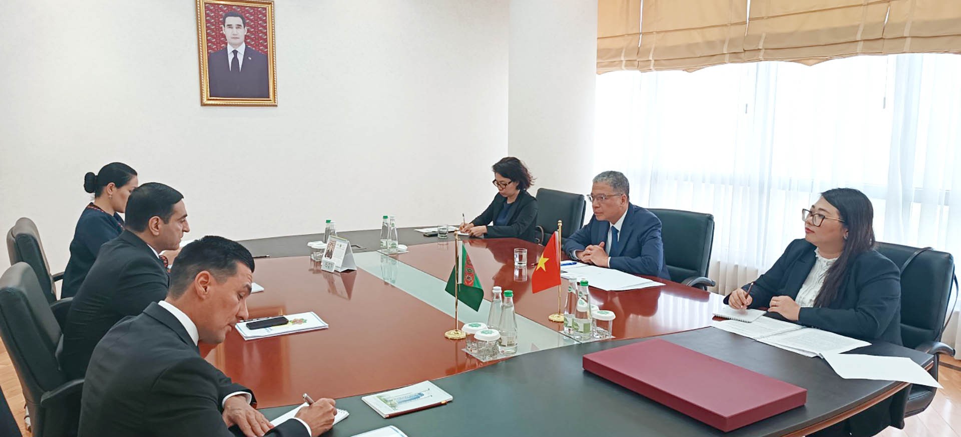 Đại sứ Đặng Minh Khôi làm việc với các cơ quan của Turkmenistan. (Nguồn: Phòng Chính trị,  ĐSQ Việt Nam tại LB Nga)