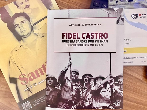 Cuốn sách song ngữ về chuyến thăm đầu tiên của lãnh tụ Fidel Castro tới Việt Nam