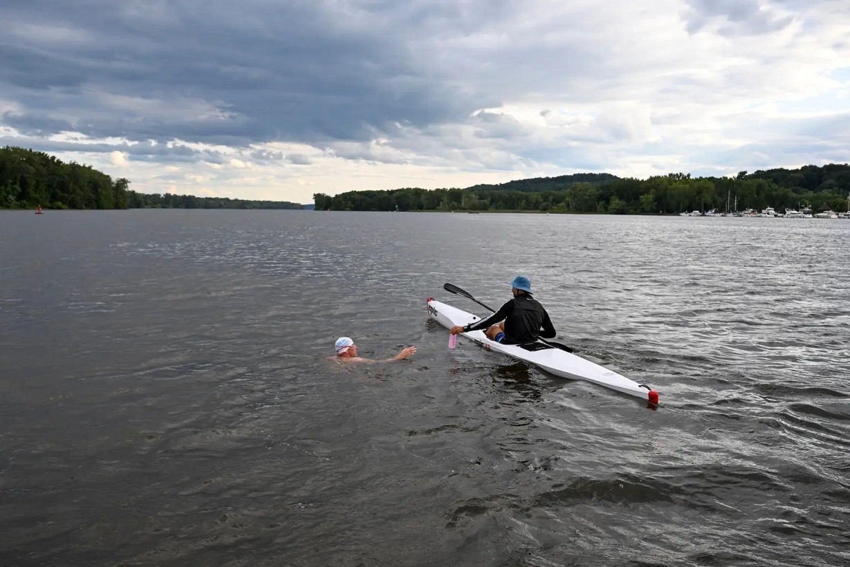Mỹ: Vận động viên hơn 50 tuổi hoàn thành chặng bơi dài 500km dọc con sông Hudson, New York