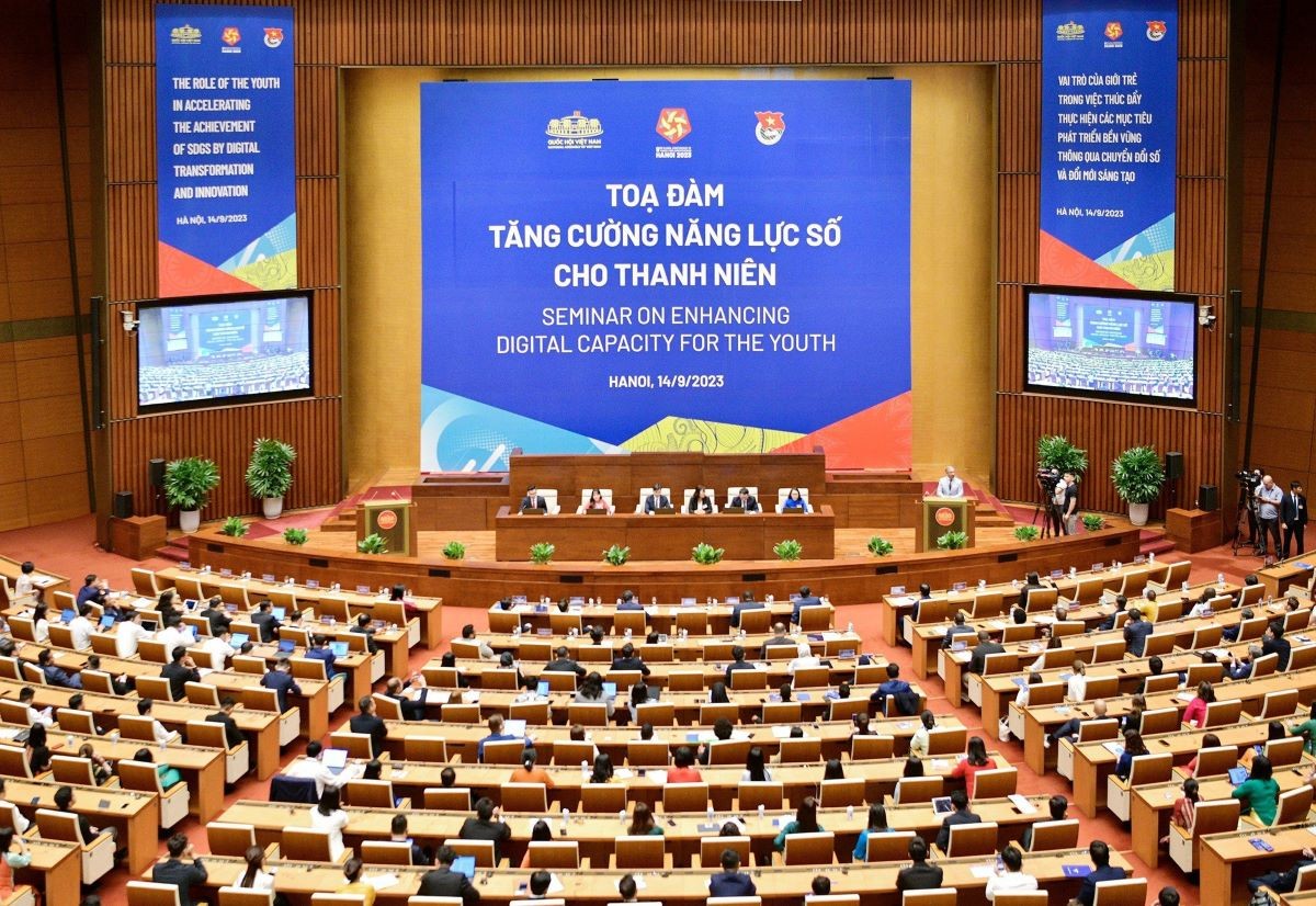 Toàn cảnh buổi tọa đàm. Tọa đàm nâng cao năng lực số cho thanh niên khởi động Hội nghị Nghị sĩ trẻ toàn cầu lần thứ 9