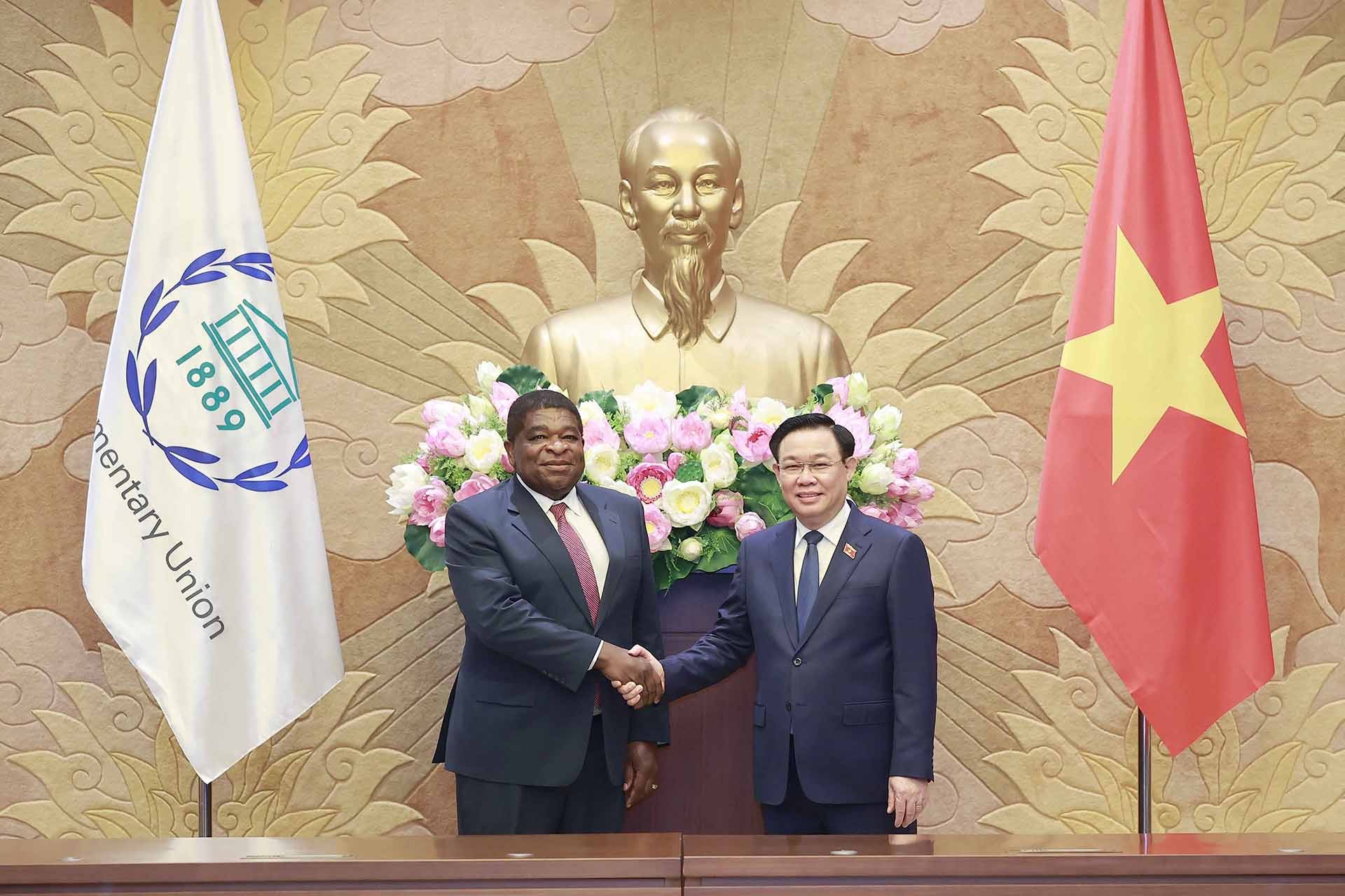 Chủ tịch Quốc hội Vương Đình Huệ và ông Martin Chungong, Tổng thư ký Liên minh Nghị viện thế giới. (Nguồn: TTXVN)