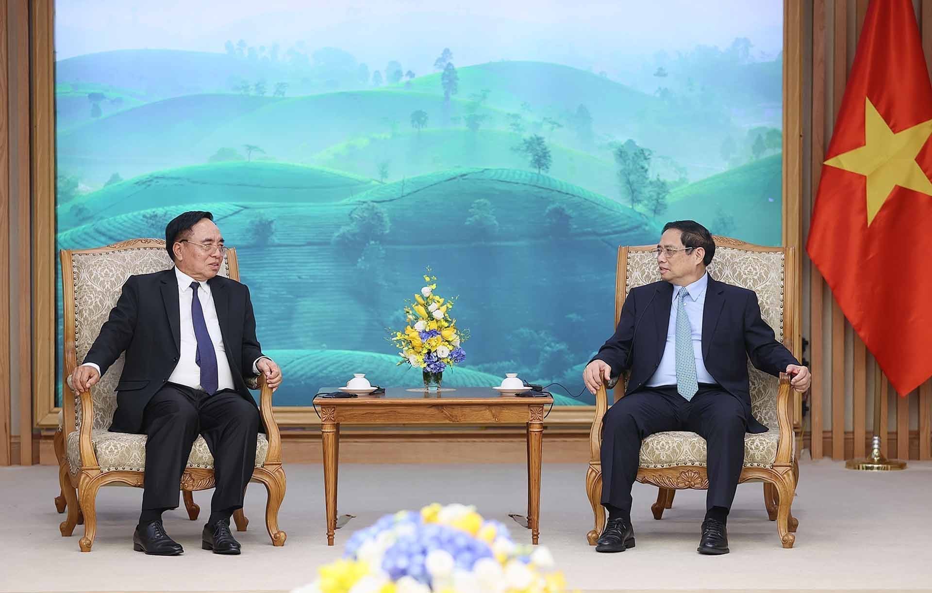 Thủ tướng Phạm Minh Chính tiếp Bộ trưởng Kế hoạch và Đầu tư Lào Khamchen Vongphosy. (Nguồn: TTXVN)