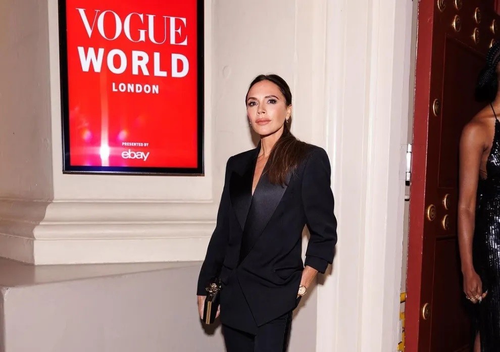 Victoria Beckham chọn trang phục tuxedo dự sự kiện thời trang Vogue World Show