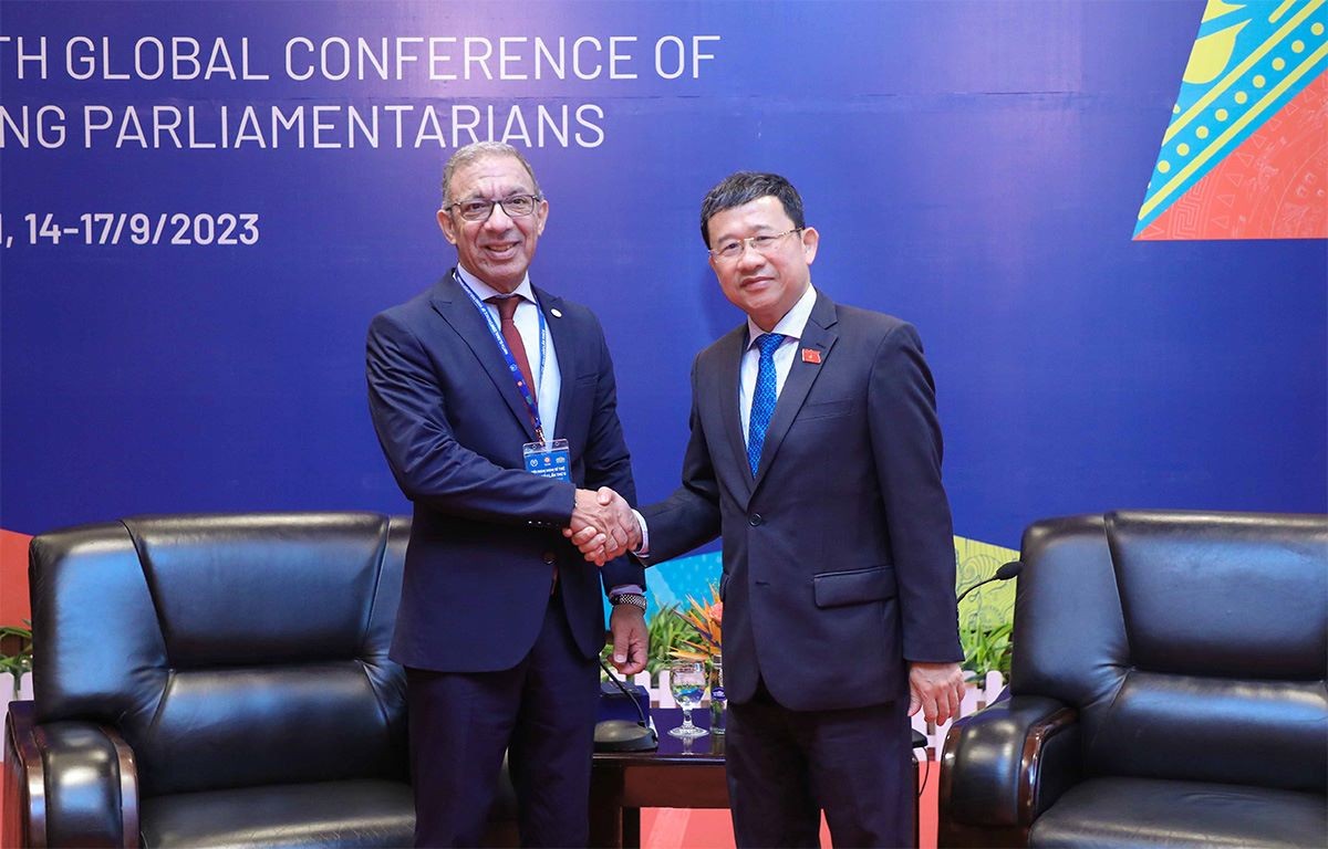 Chủ nhiệm Ủy ban Đối ngoại Vũ Hải Hà với Chủ tịch Liên minh Nghị viện Thế giới (IPU). (Ảnh: Hồ Long/daibieunhandan.vn)