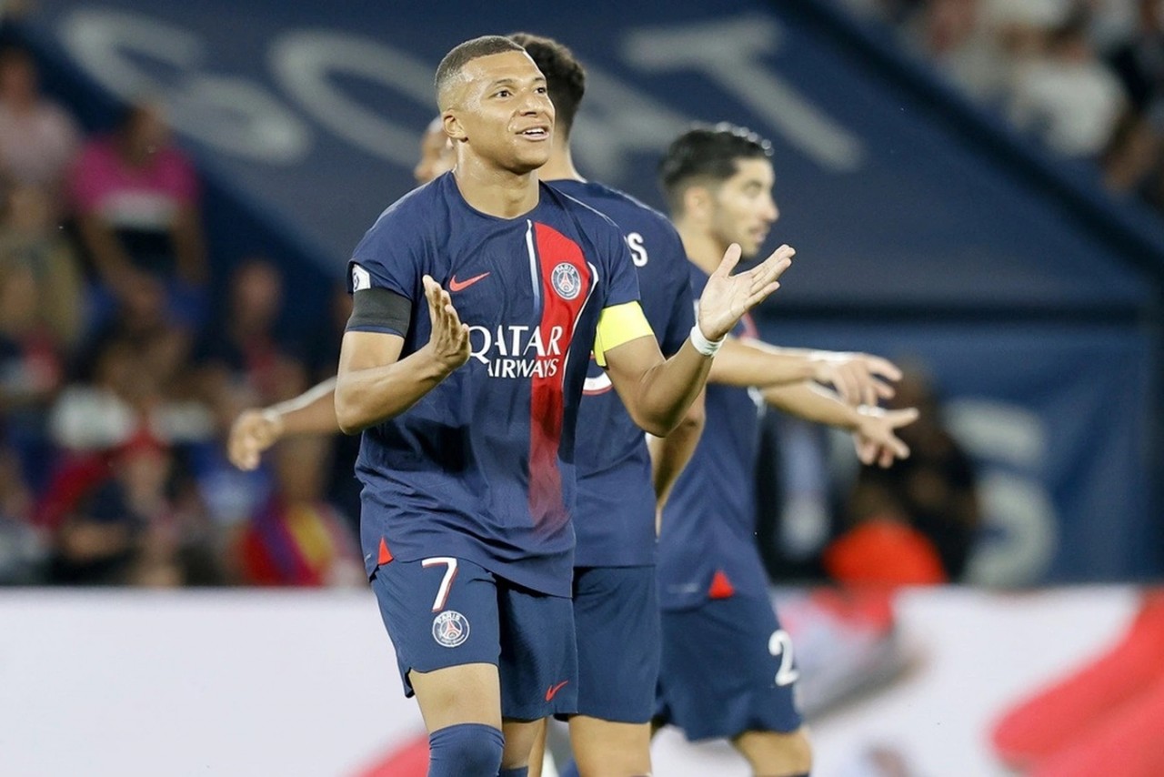 Cú đúp bàn thắng của Mbappe vẫn không mang lại kỳ tích trên sân nhà cho PSG