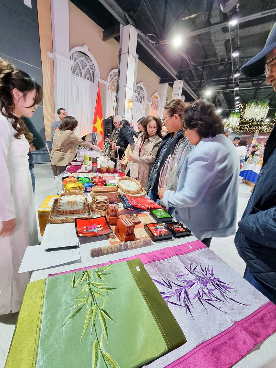 Giới thiệu văn hóa, ẩm thực Việt Nam tại Hội chợ từ thiện quốc tế 2023 Mông Cổ