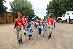 Bộ đội Việt Nam tại Phái bộ UNISFA tìm phương án giúp đỡ học sinh khu vực Abyei