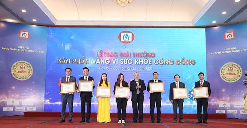 Vinh danh 'Sản phẩm Vàng vì sức khỏe cộng đồng' lần thứ 10 năm 2023 Vinh danh 'Sản phẩm Vàng vì sức khỏe cộng đồng' lần thứ 10 năm 2023