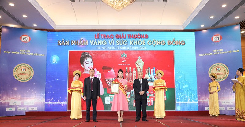 Vinh danh 'Sản phẩm Vàng vì sức khỏe cộng đồng' lần thứ 10 năm 2023 Vinh danh 'Sản phẩm Vàng vì sức khỏe cộng đồng' lần thứ 10 năm 2023