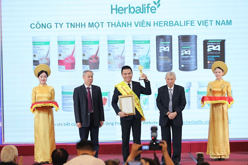 Herbalife được trao giải thưởng Sản Phẩm Vàng Vì Sức Khỏe Cộng Đồng 2023