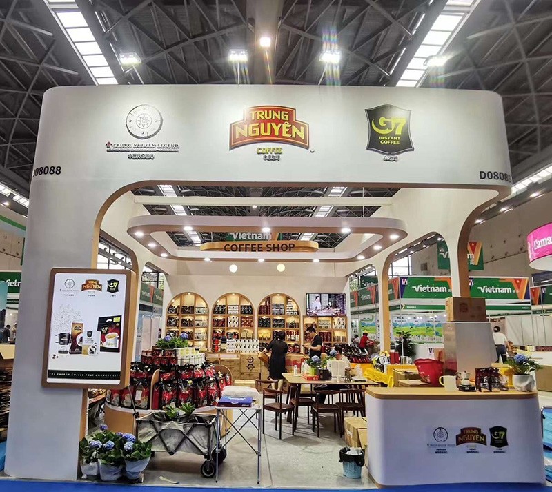 Trung Nguyên Legend hiện diện nổi bật với gian hàng có diện tích lớn nhất và vị trí đẹp nhất khu vực Việt Nam, đẩy mạnh quảng bá thương hiệu, sản phẩm và văn hóa cà phê Việt Nam tại CAEXPO 2023.