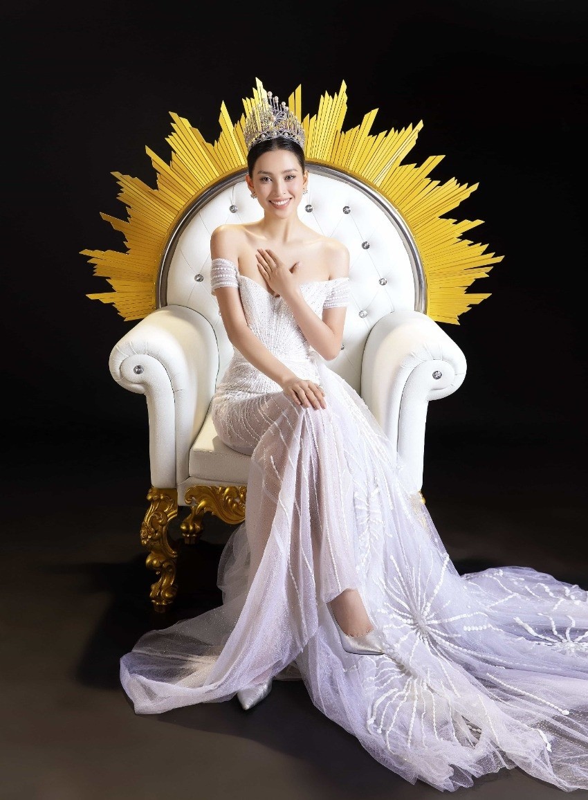 Nhan sắc của Tiểu Vy ngày càng thăng hạng, được người hâm mộ đặt cho các danh hiệu như Hoa hậu đẹp nhất Việt Nam, Hoa hậu của các hoa hậu...