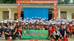 Người Việt tại Nhật Bản hỗ trợ trẻ em và bà con dân tộc thiểu số huyện Kỳ Sơn, tỉnh Nghệ An