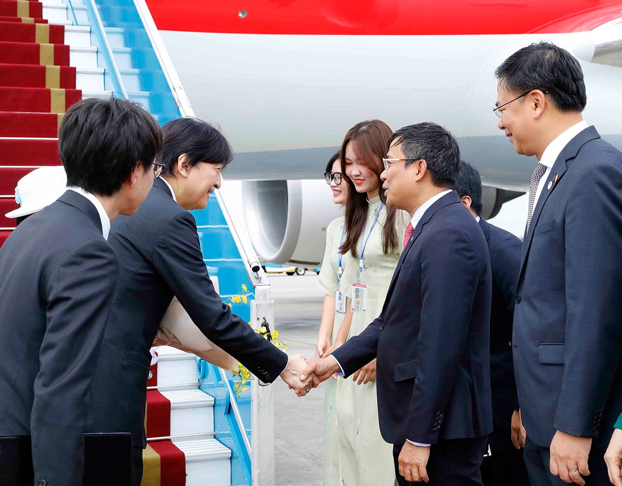 Trước đó, chiều 20/9, Hoàng Thái tử Nhật Bản Akishino và Công nương Kiko đến Thủ đô Hà Nội, bắt đầu chuyến thăm chính thức Việt Nam trong dịp hai nước Kỷ niệm 50 năm thiết lập quan hệ ngoại giao (1973-2023). 