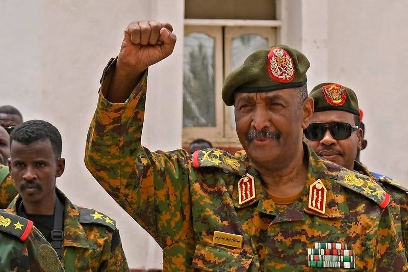 Tư lệnh quân đội Sudan, tướng Abdel Fattah Al Burhan tại cảng Sudan.