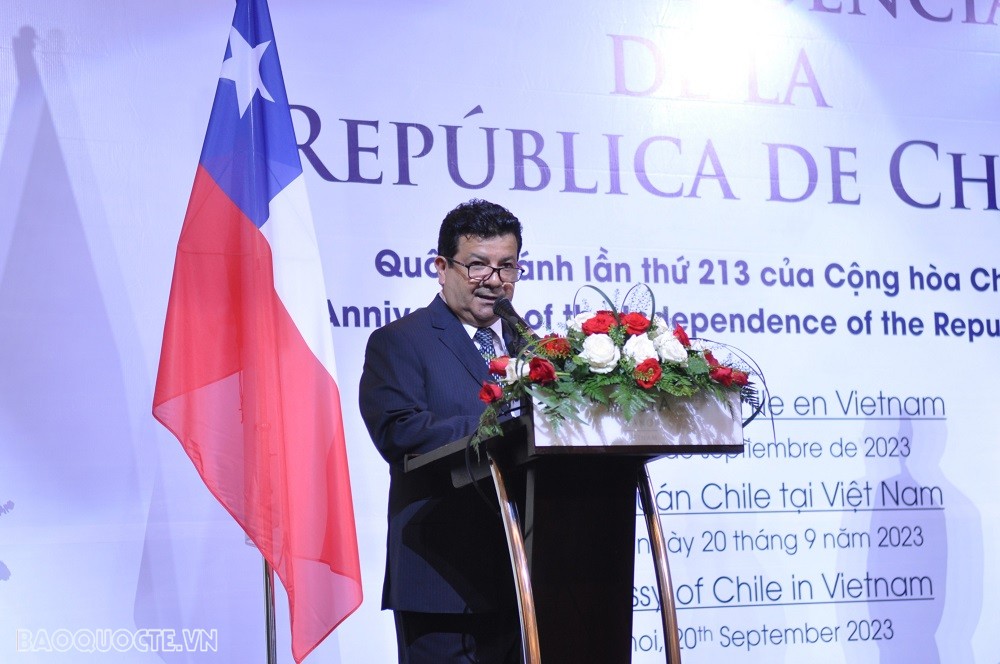 (09.21) Đại sứ Chile Sergio Narea Guzman phát biểu tại Lễ kỷ niệm. (Ảnh: Minh Quân)