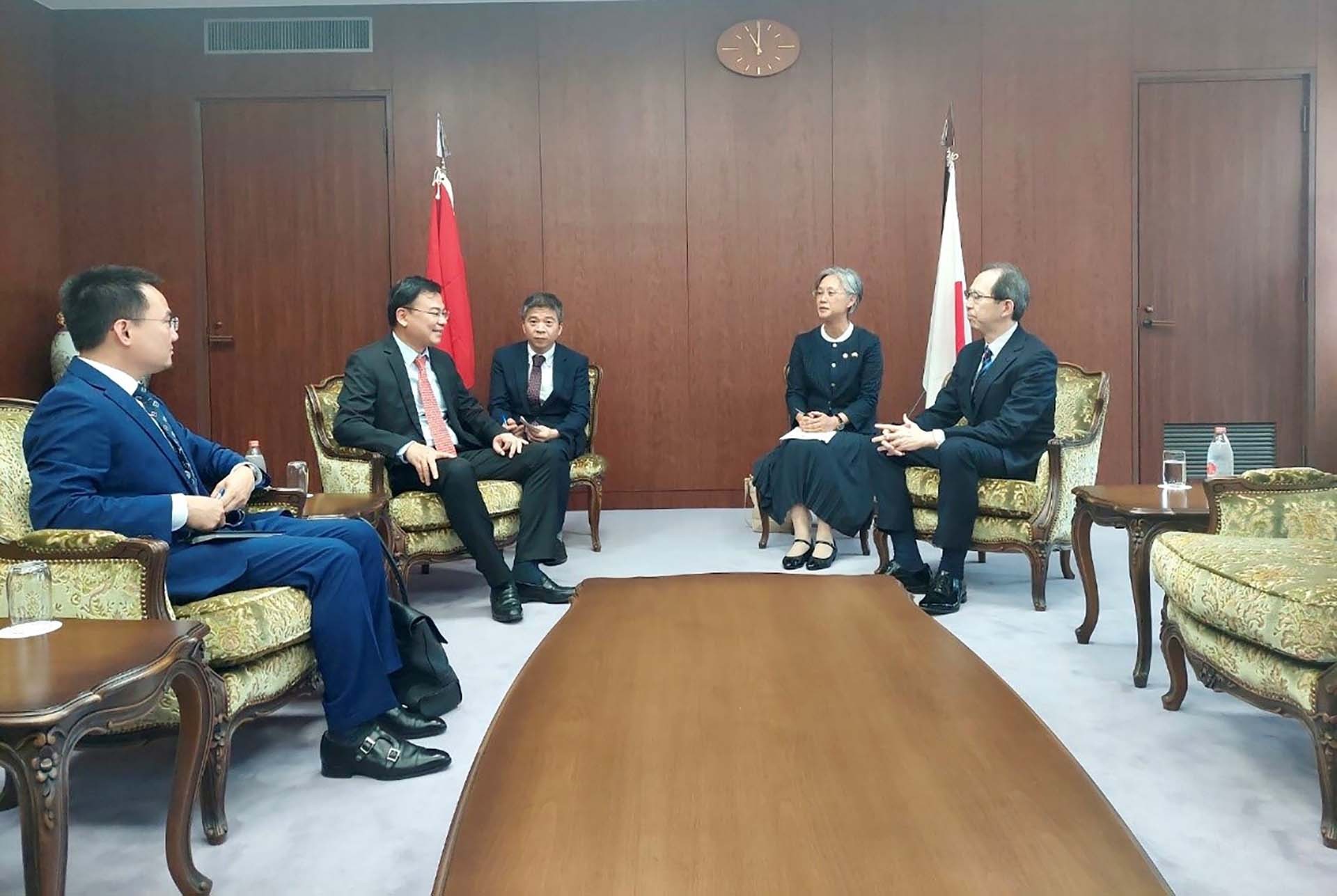 Ngày 4/8, Đại sứ Phạm Quang Hiệu thăm, làm việc với  Thống đốc Tỉnh Fukushima Masao Uchibori.