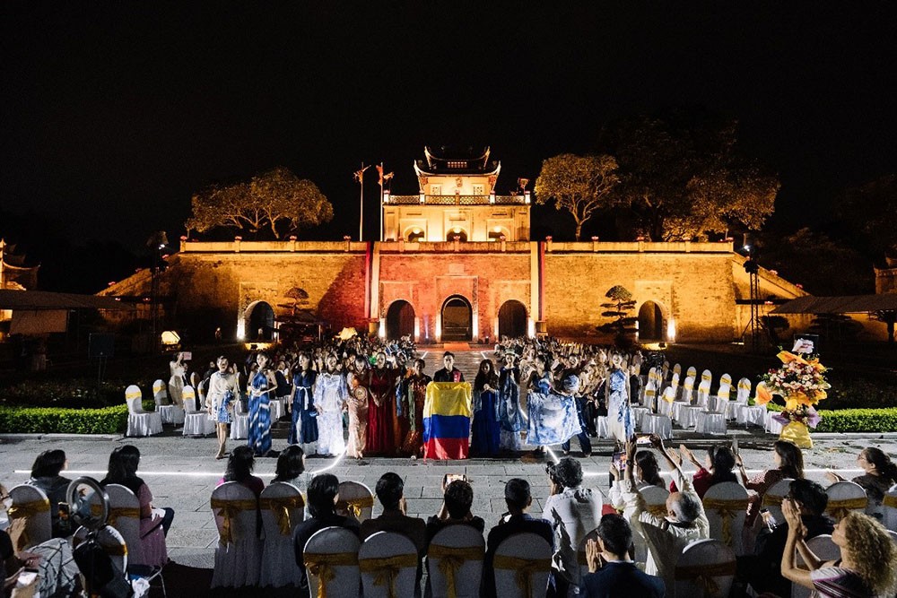 Colombia mang sắc màu hòa bình tới Hoàng thành Thăng Long