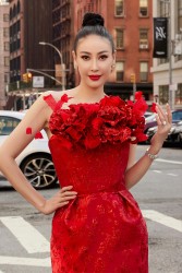 Thời trang sang chảnh, quý phái của Hoa hậu Hà Kiều Anh