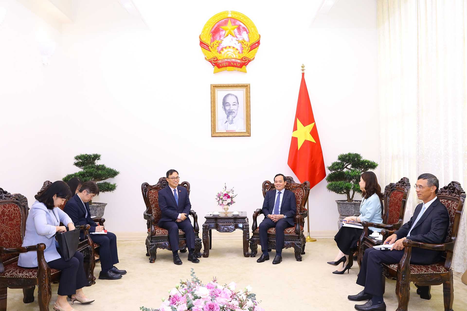 Phó Thủ tướng Trần Lưu Quang tiếp Đại sứ Hàn Quốc tại Việt Nam Choi Young Sam. (Nguồn: TTXVN)