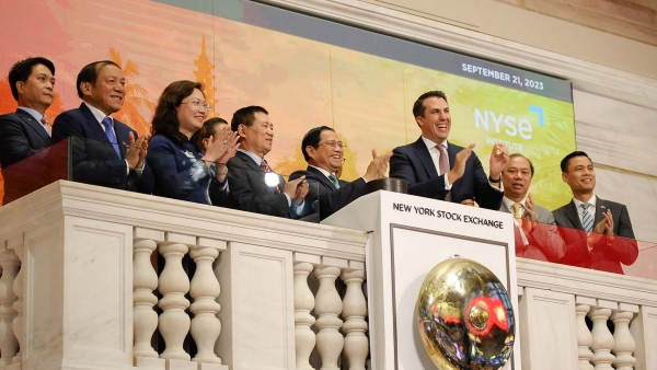 PM Pham Minh Chinh rings the bell to open NYSE trading session