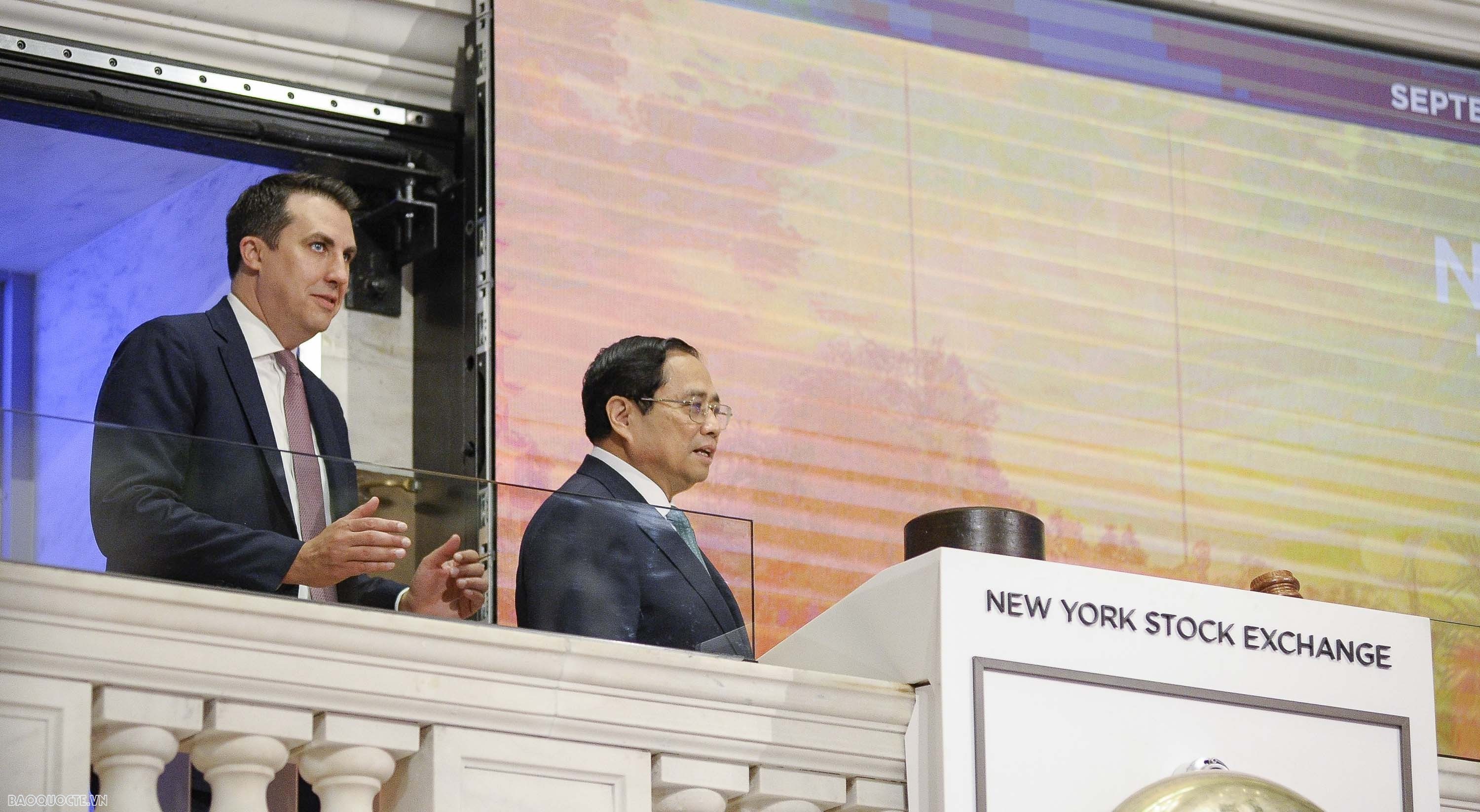 Thủ tướng Phạm Minh Chính rung chuông khai mạc phiên giao dịch tại sàn chứng khoán lớn nhất thế giới