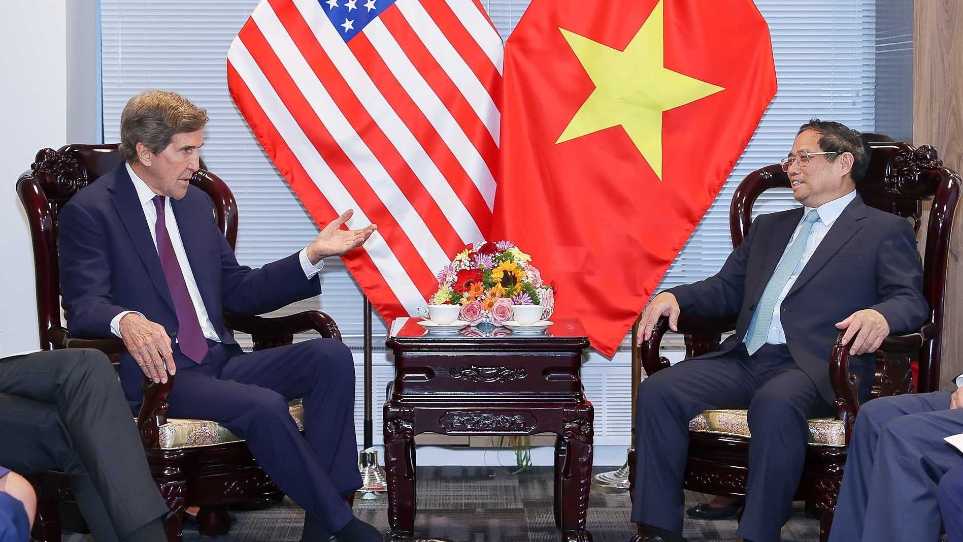 Đặc phái viên John Kerry: Tổng thống Joe Biden hết sức ấn tượng và trân trọng sự đón tiếp trọng thị, thân tình của Việt Nam